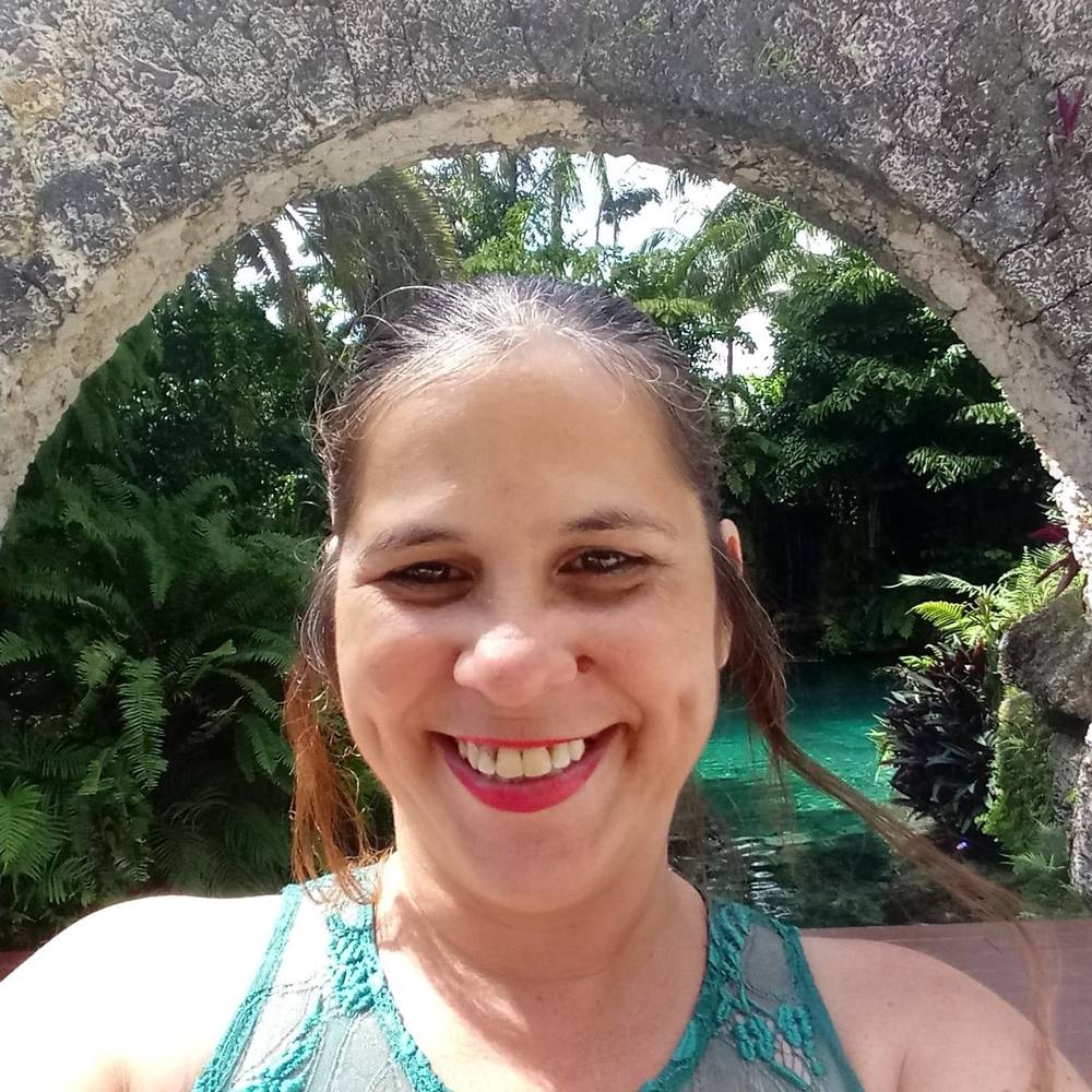 Meet your Posher, Yesenia